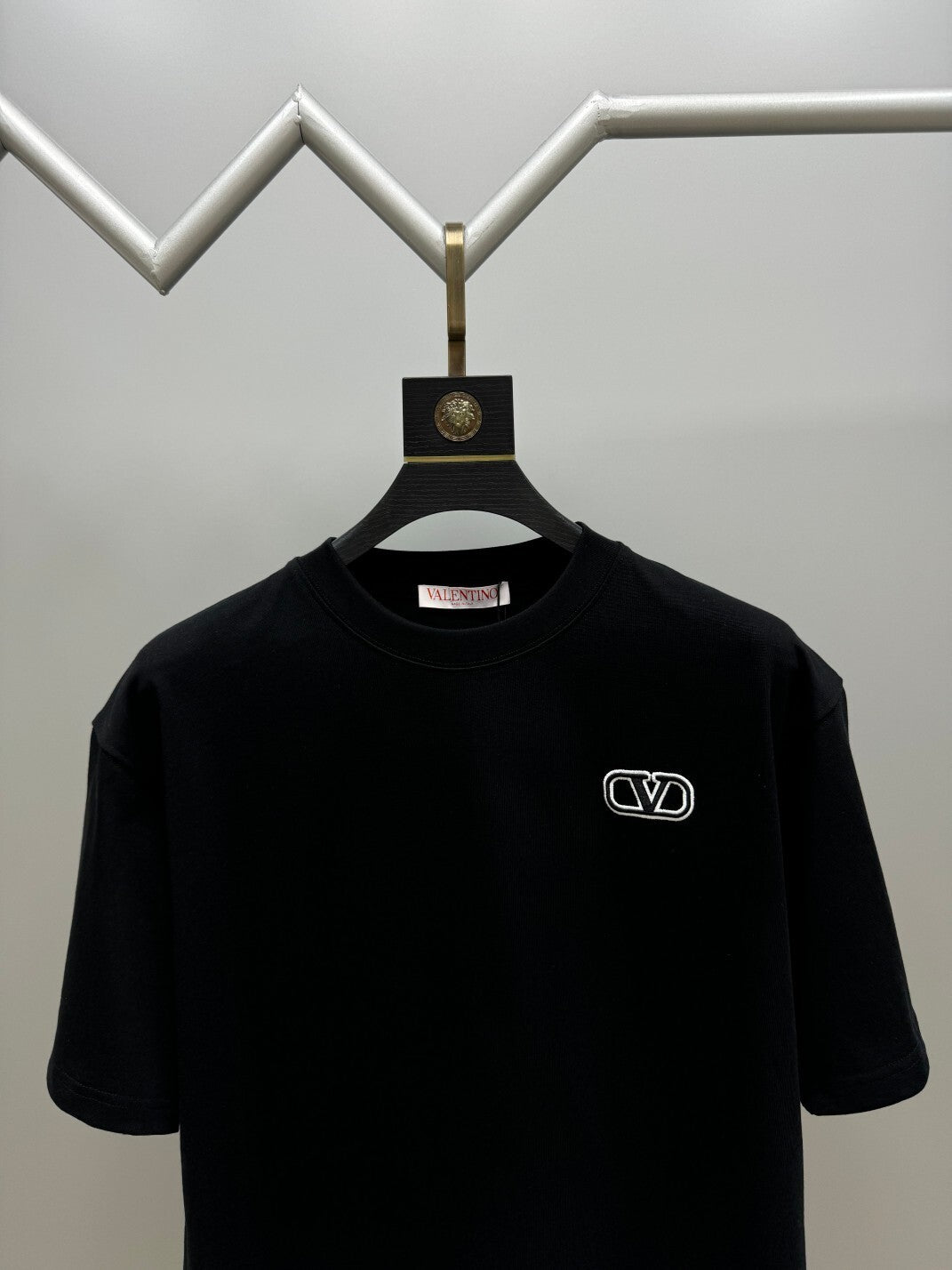 V - TSHIRT