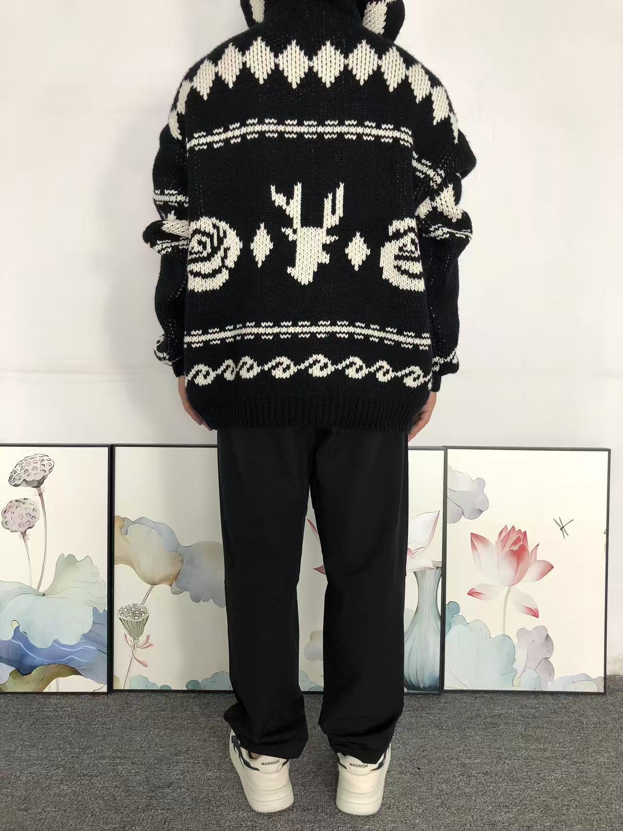O - SWEATER