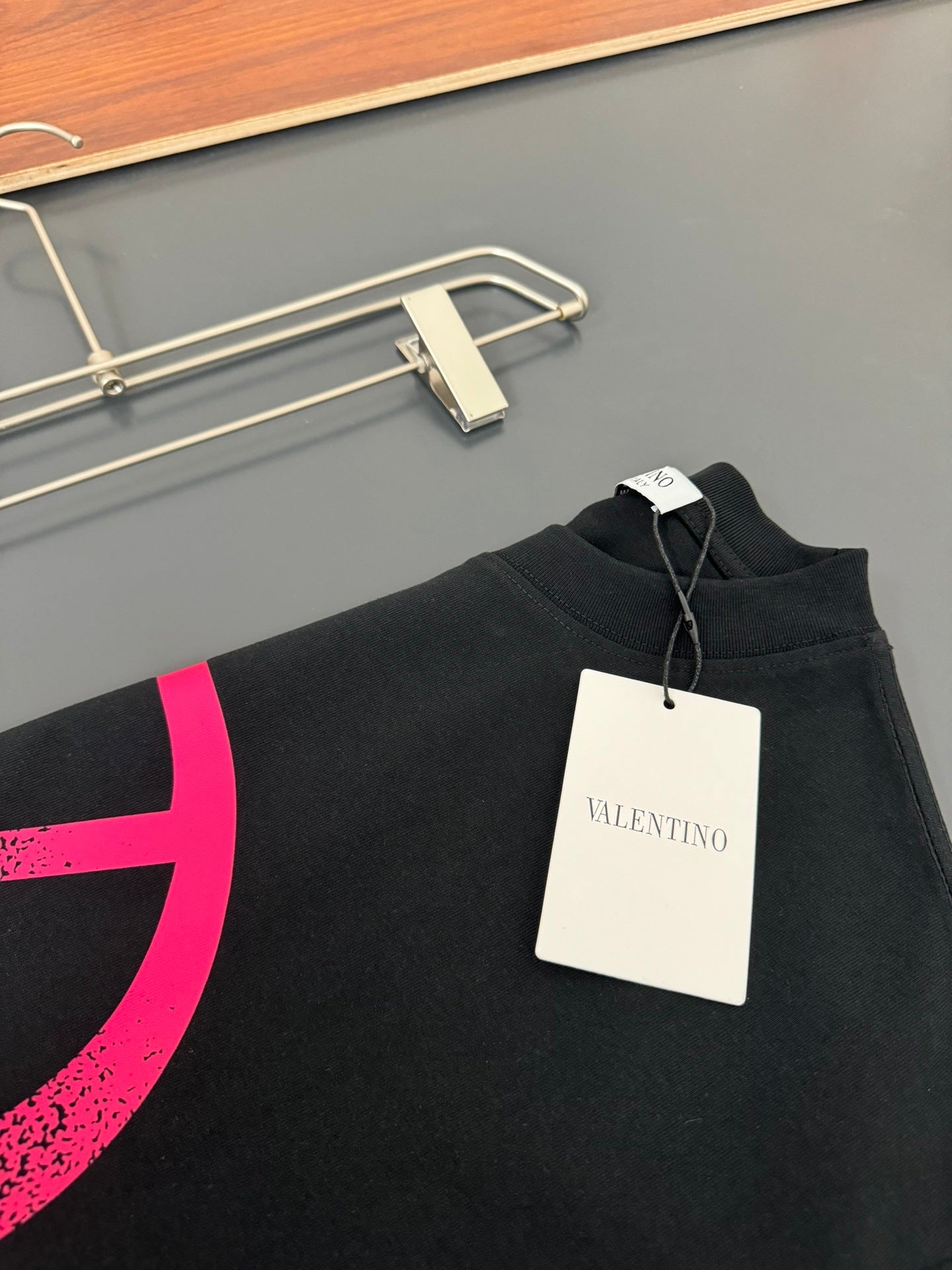 V - TSHIRT
