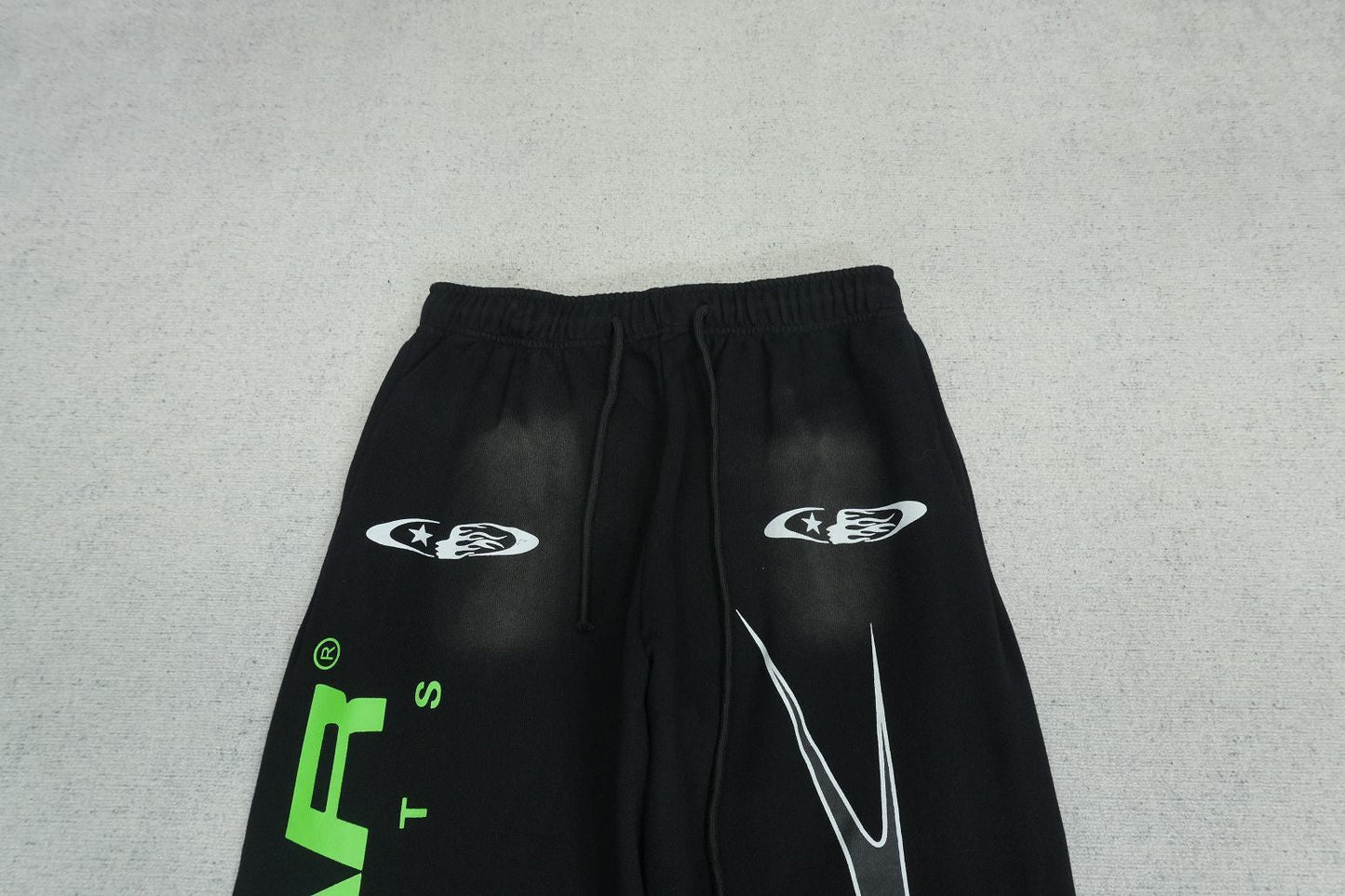 H - SWEATPANTS