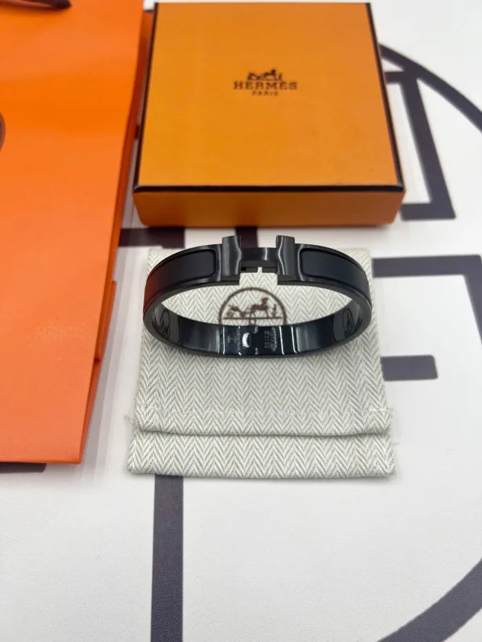 H - ARMBAND