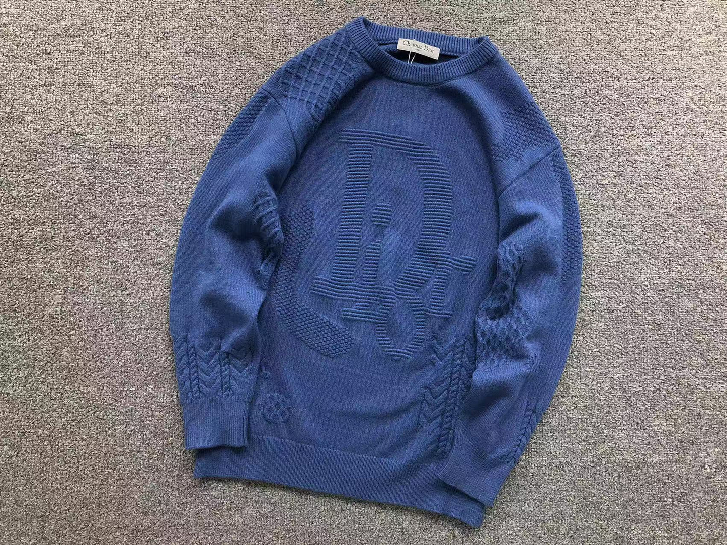 D - SWEATER