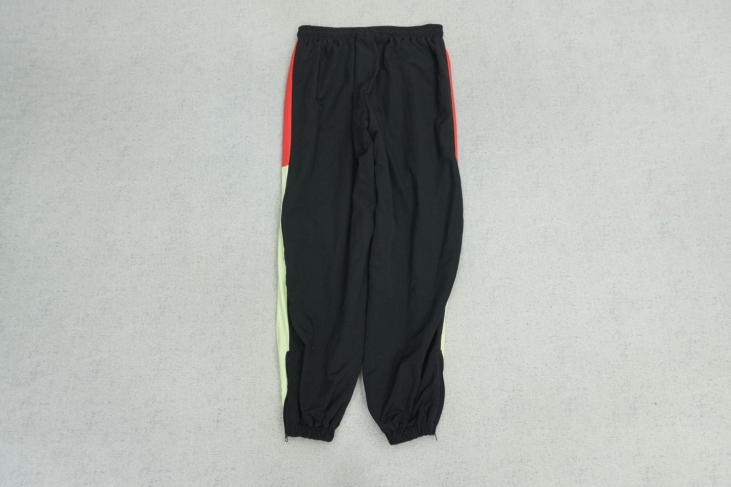 C - SWEATPANTS