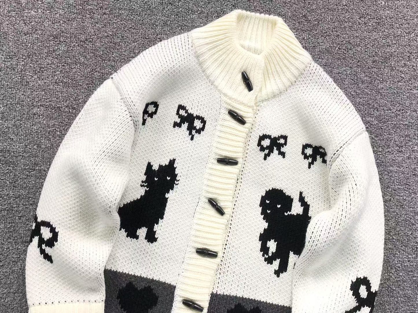 O - SWEATER
