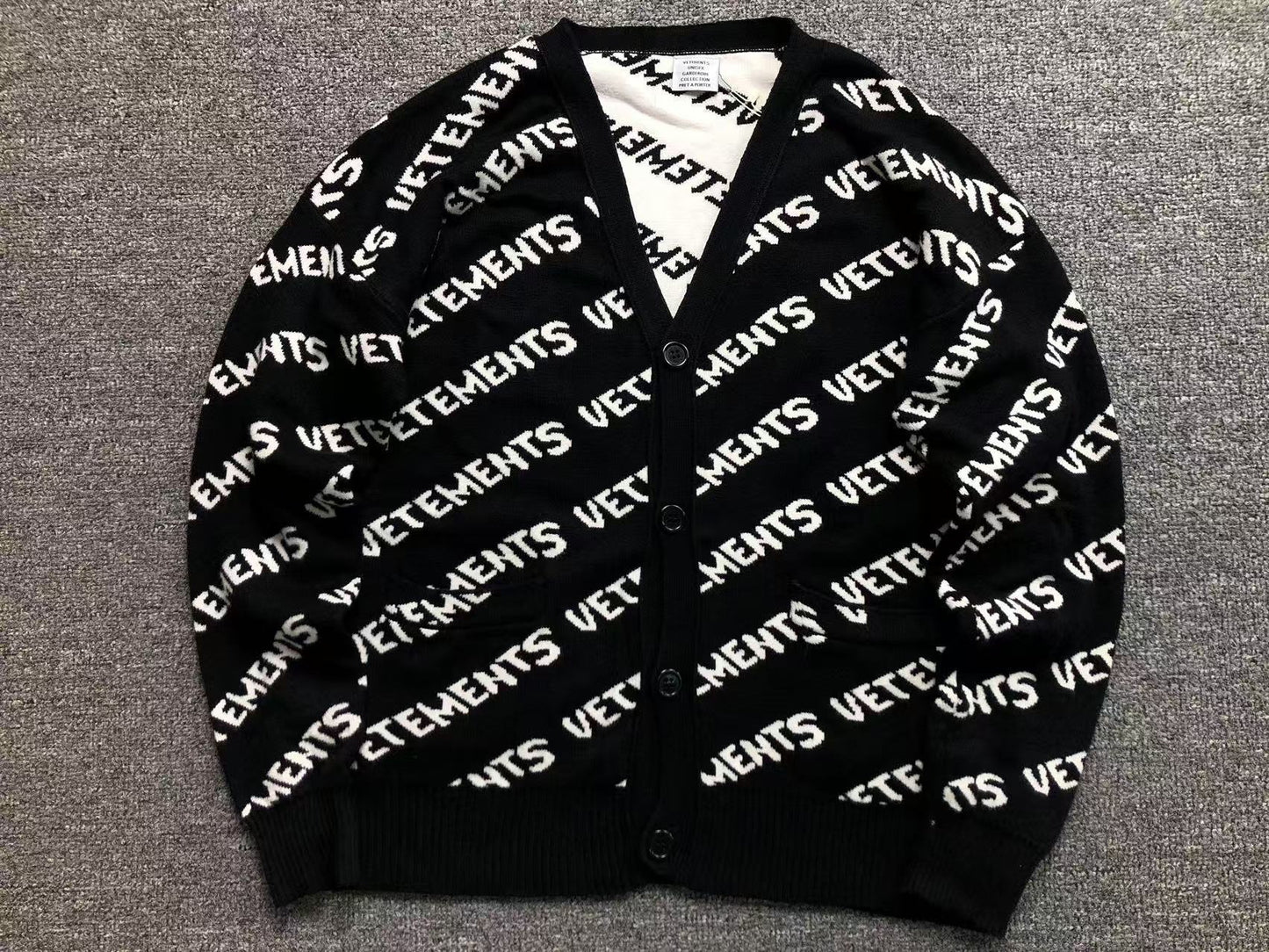 V - SWEATER