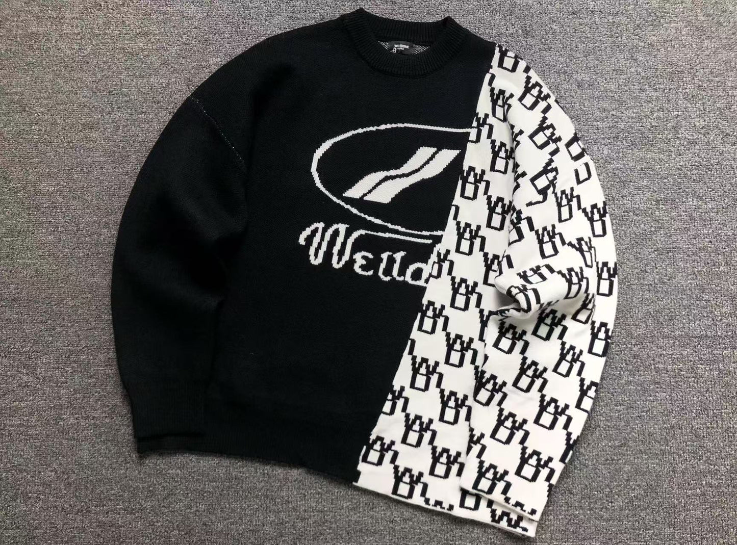 W - SWEATER