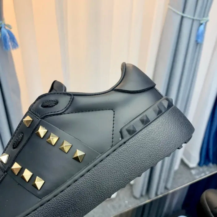 V - SNEAKERS