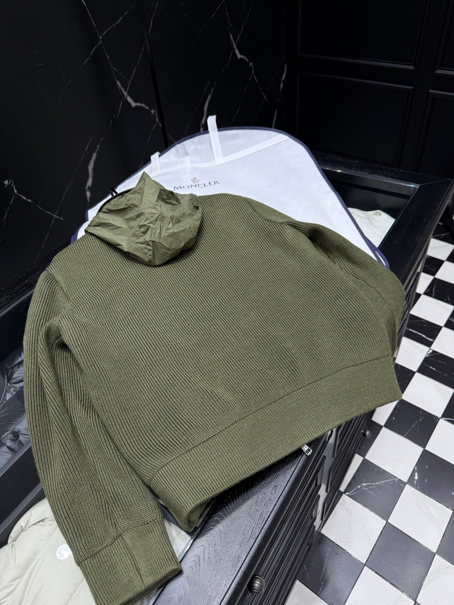 V - CARDIGAN