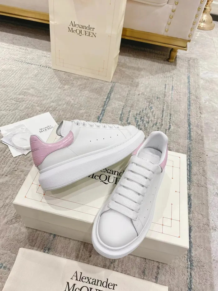 A - SNEAKERS
