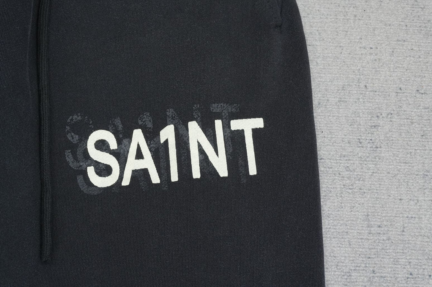 S - SWEATPANTS