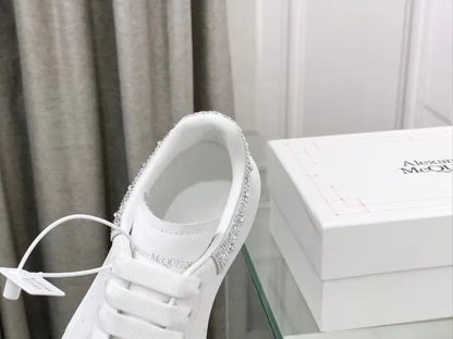 A - SNEAKERS