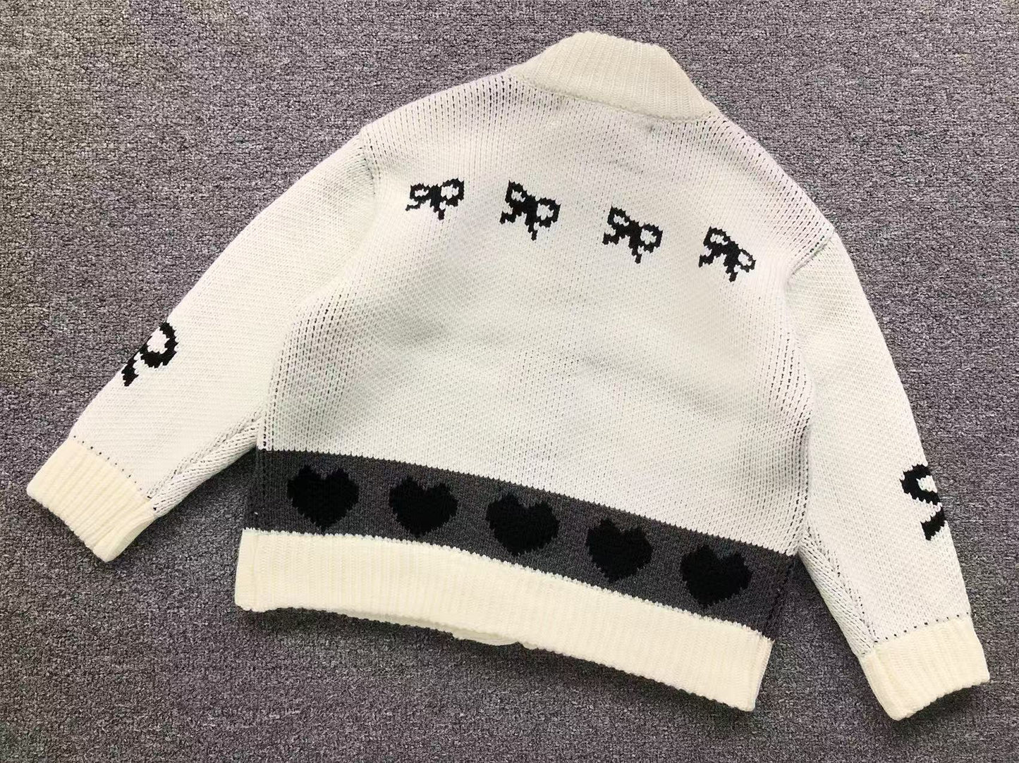O - SWEATER