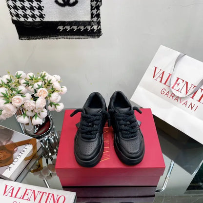 V - SNEAKERS