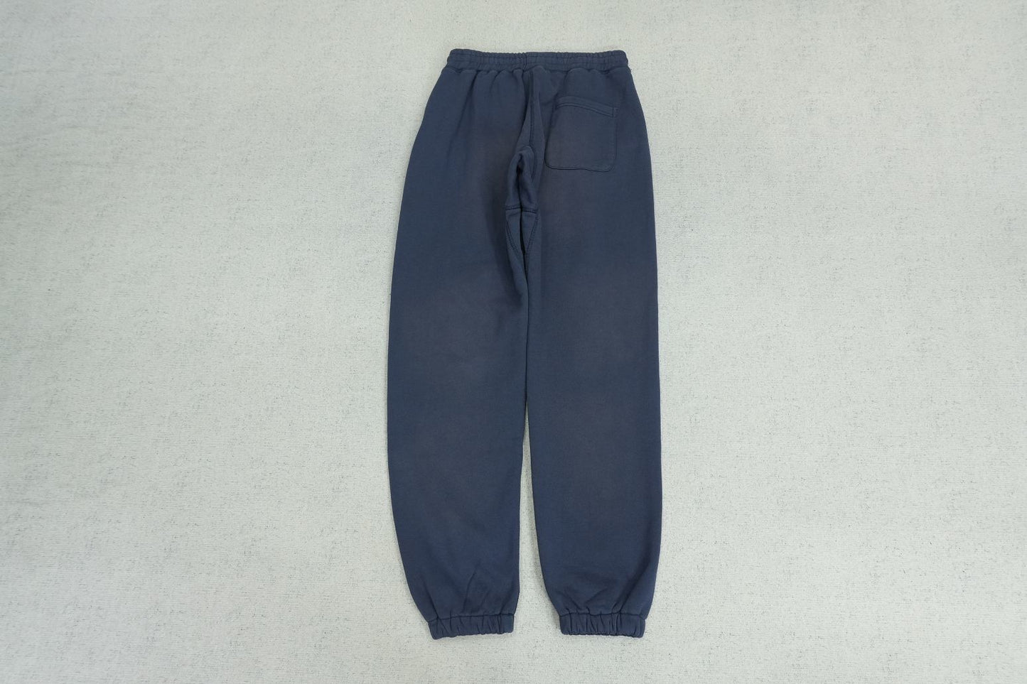 S - SWEATPANTS