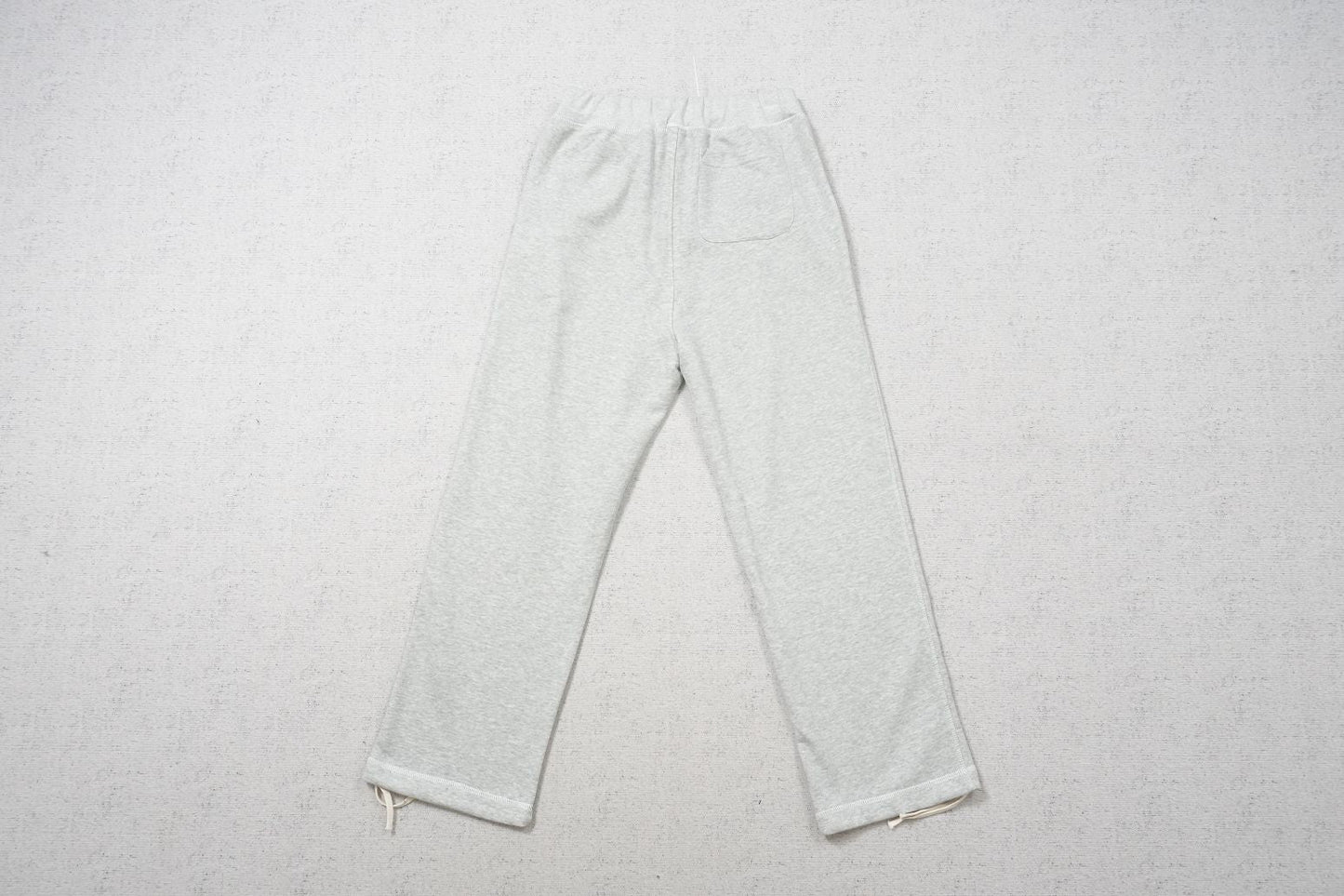 L - SWEATPANTS
