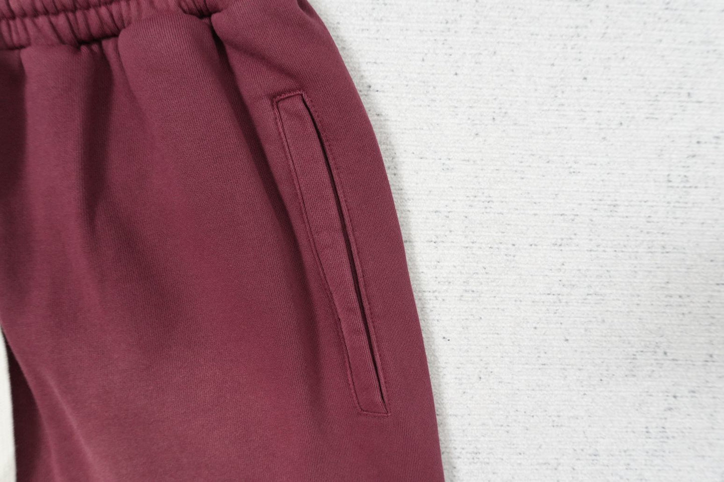 L - SWEATPANTS
