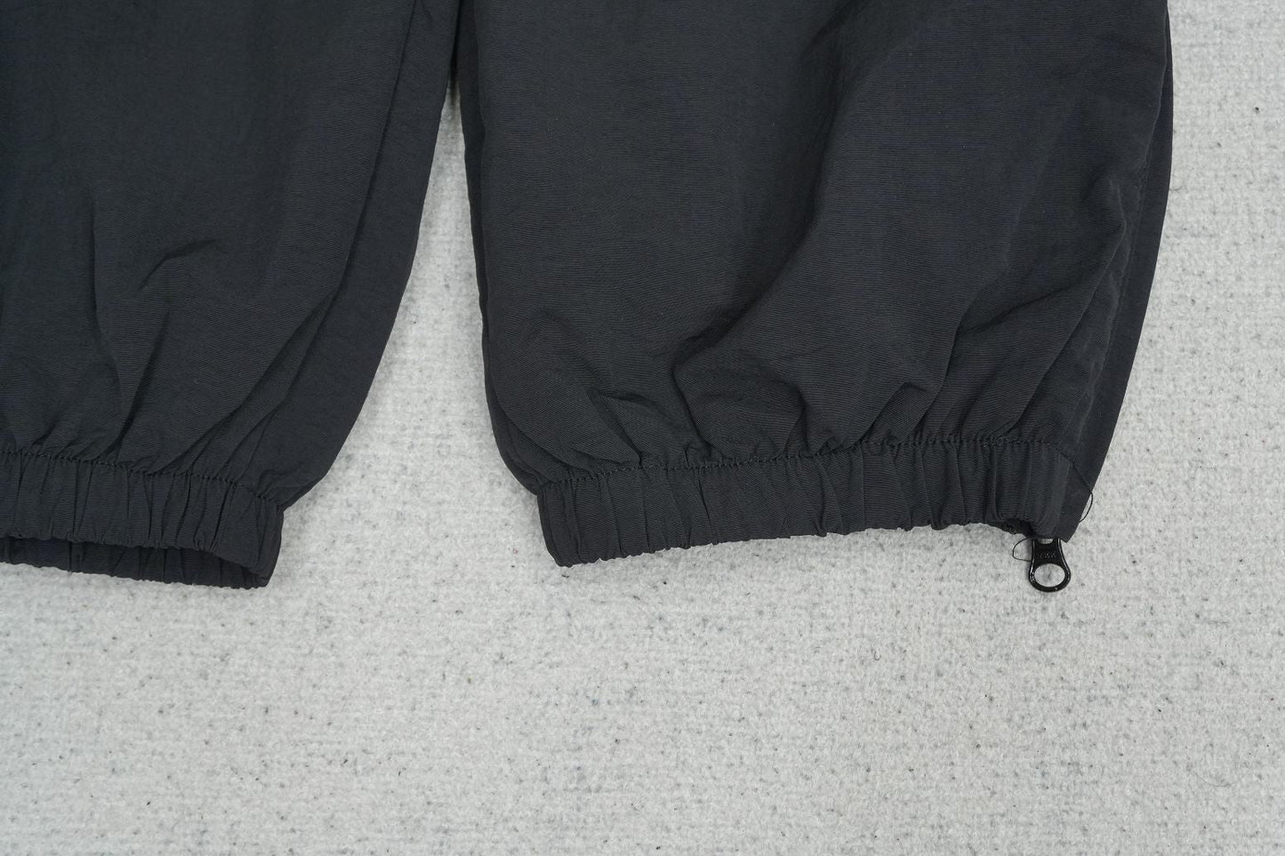 C - SWEATPANTS