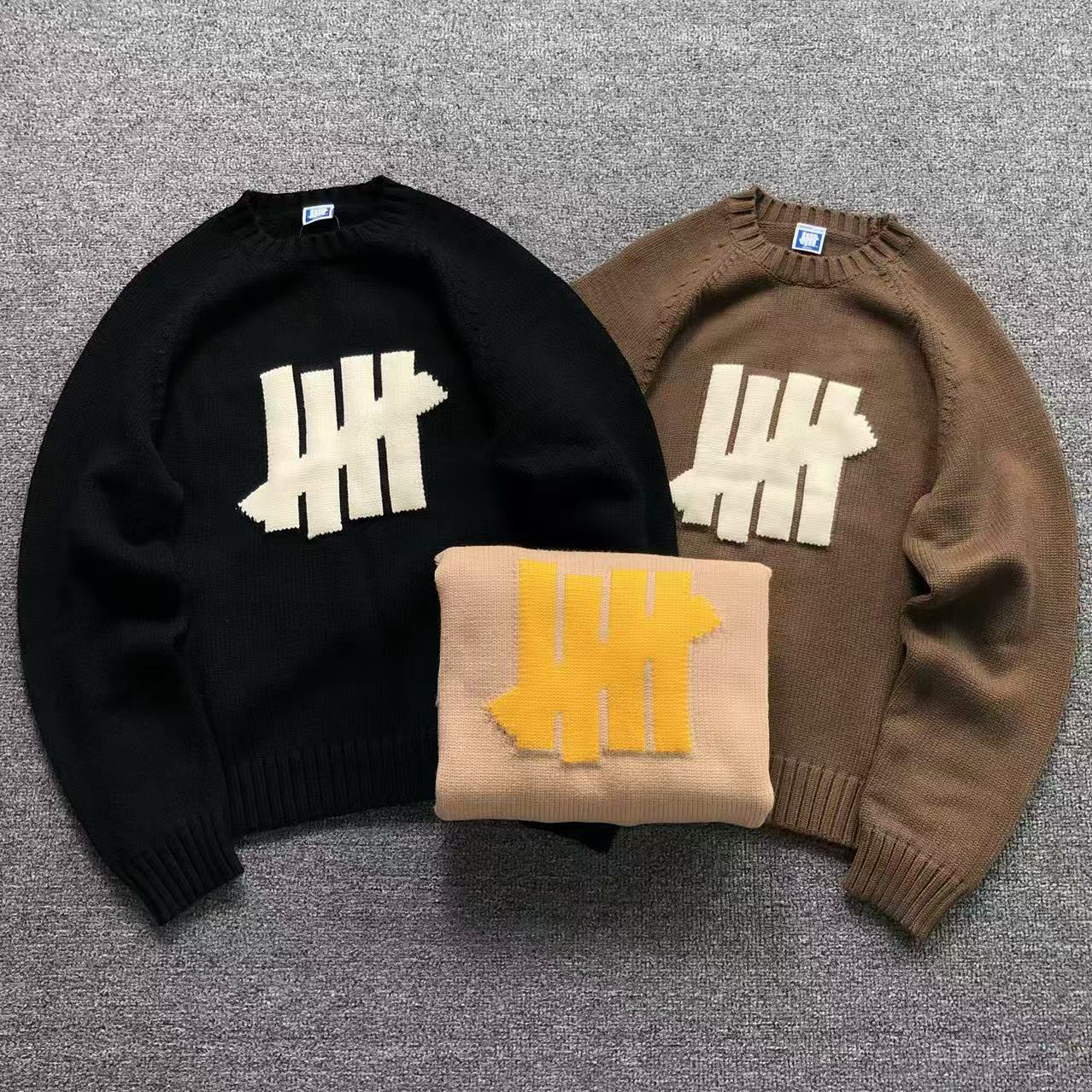 U - SWEATER