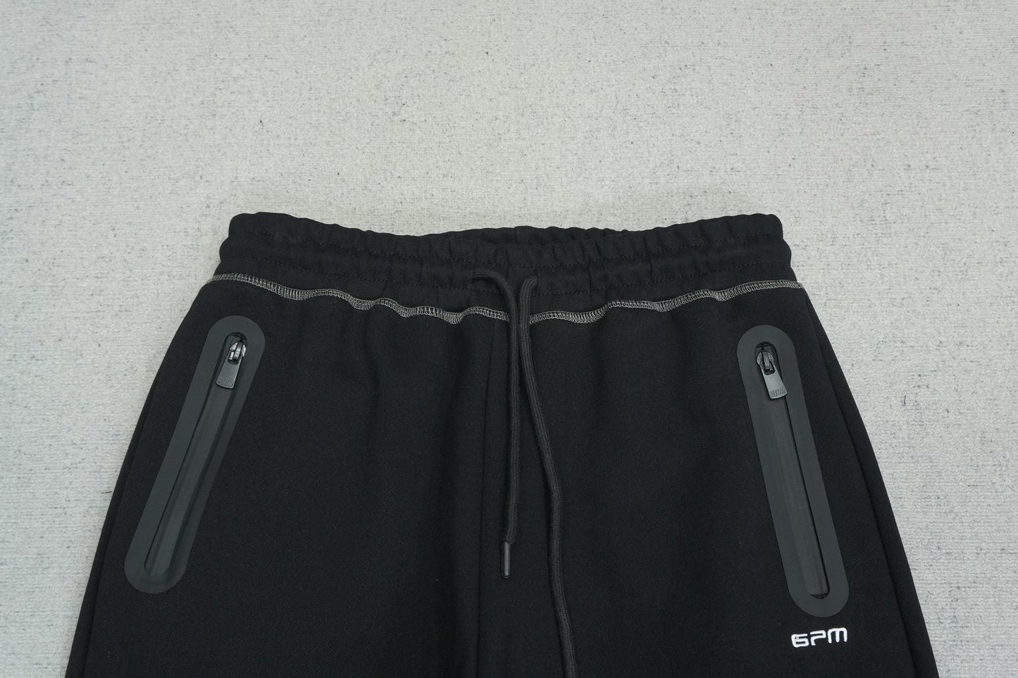 S - SWEATPANTS