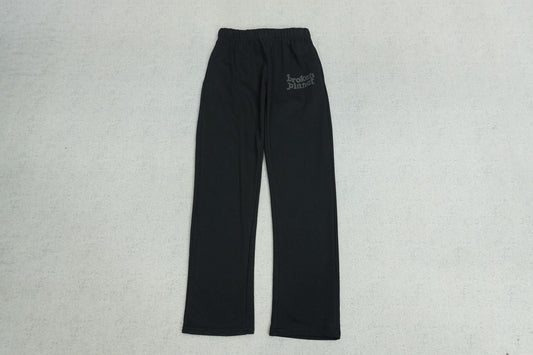 B - SWEATPANTS