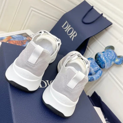 D - SNEAKERS