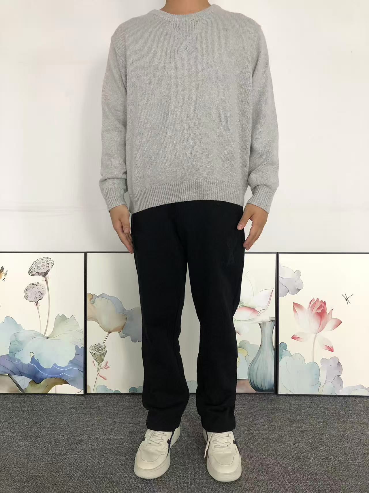 S - SWEATER