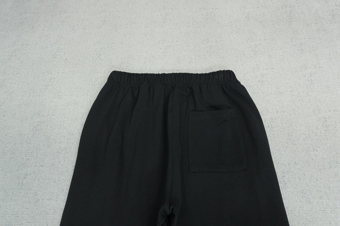 B - SWEATPANTS