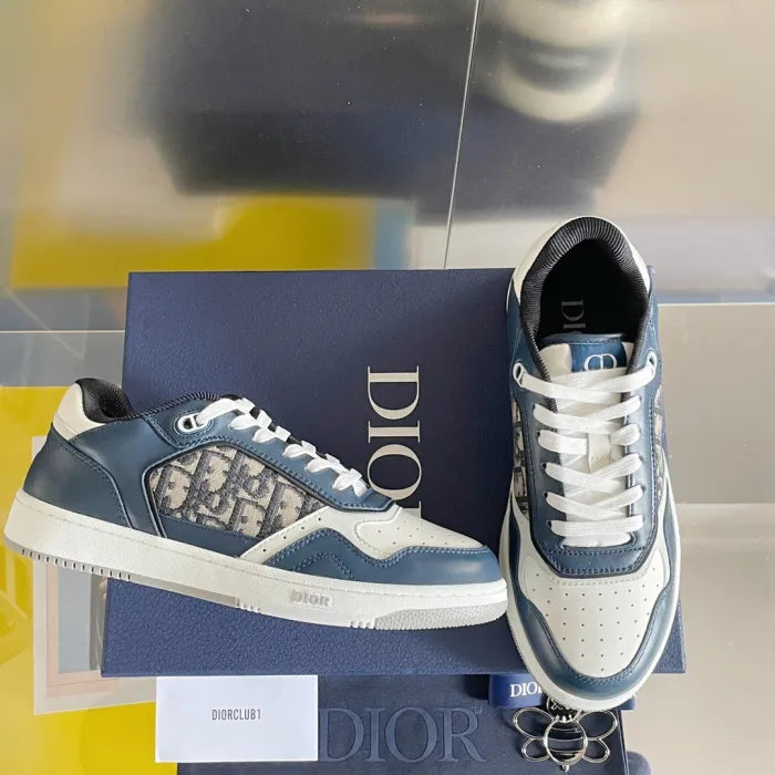 D - SNEAKERS