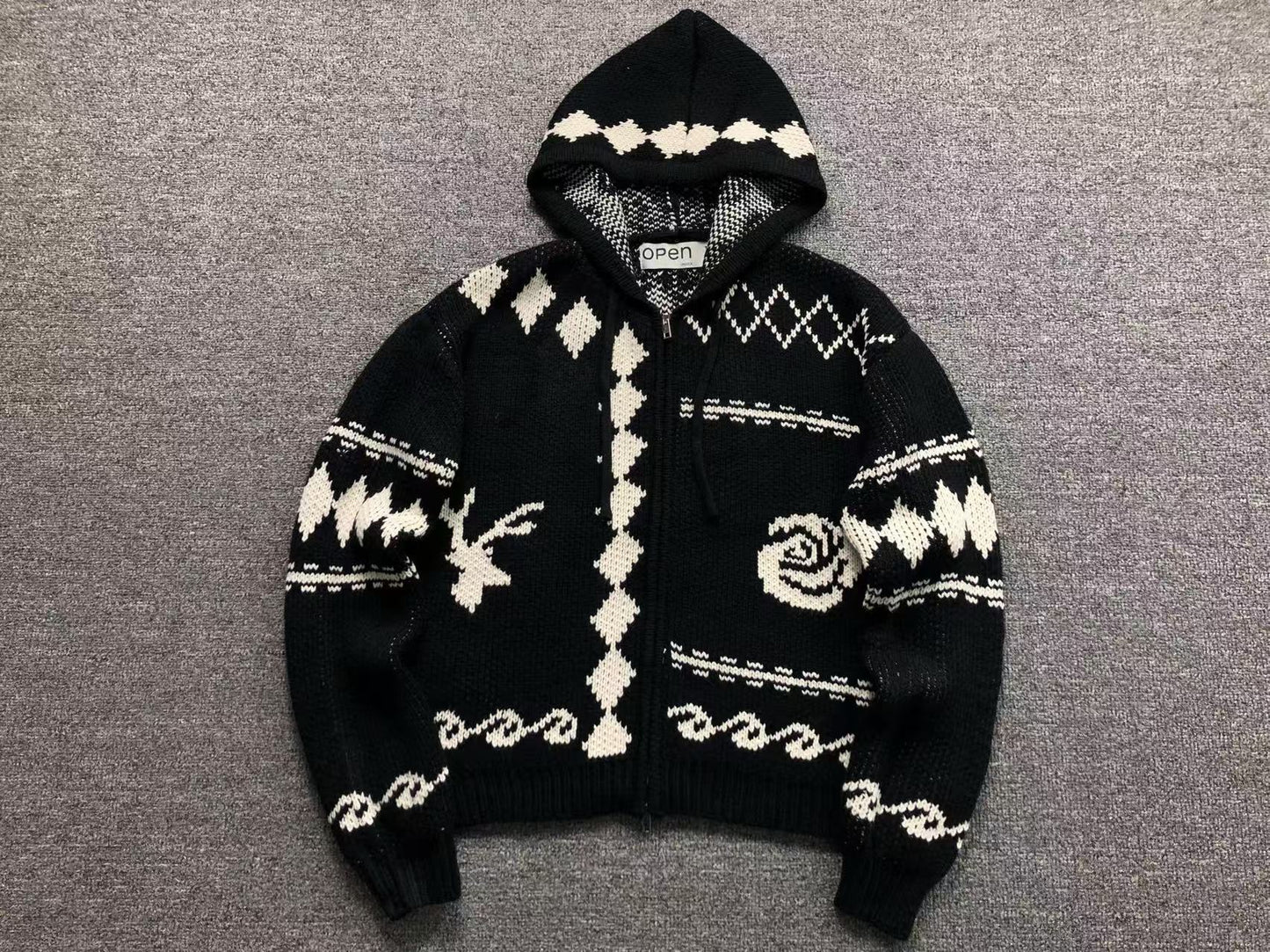 O - SWEATER
