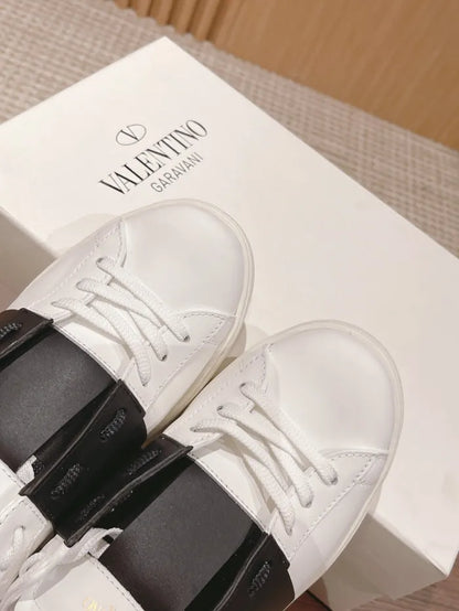 V - SNEAKERS