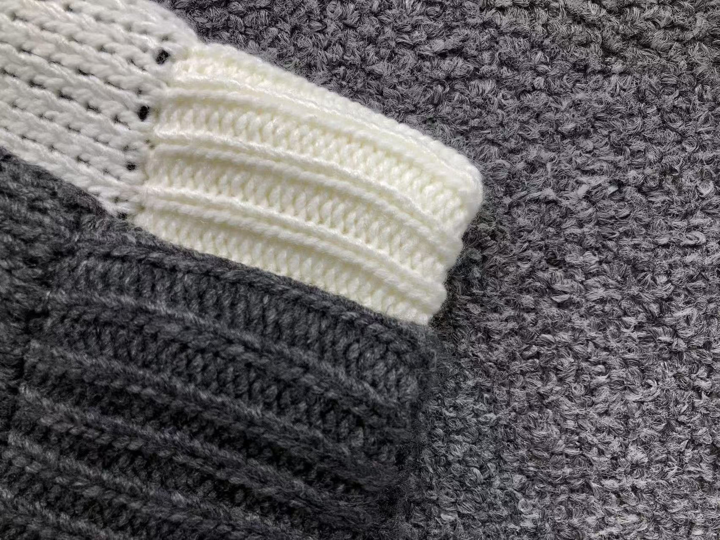 O - SWEATER