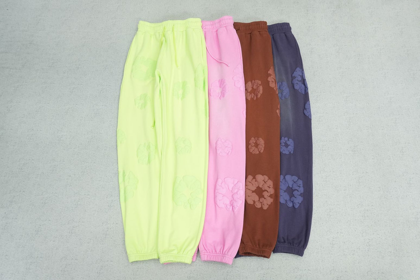 D - SWEATPANTS