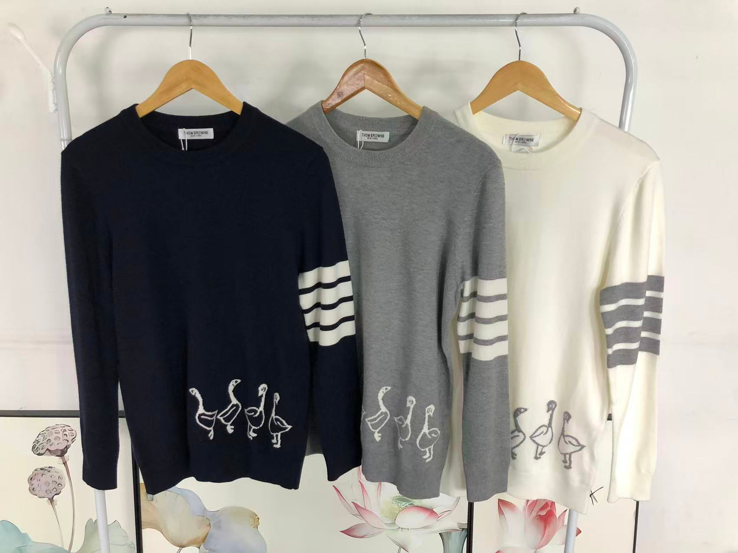 T - SWEATER