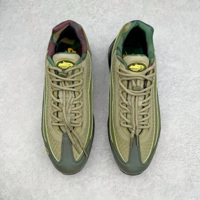C - SNEAKERS