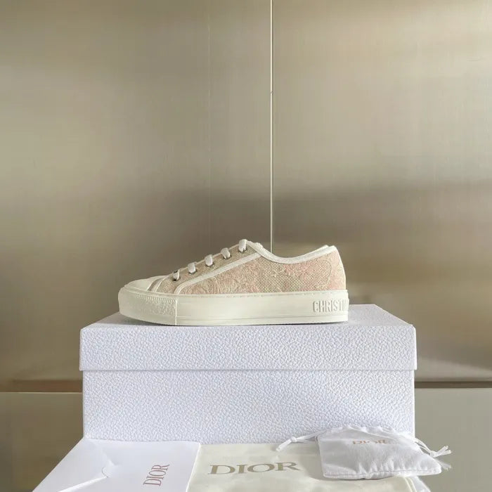 D - SNEAKERS