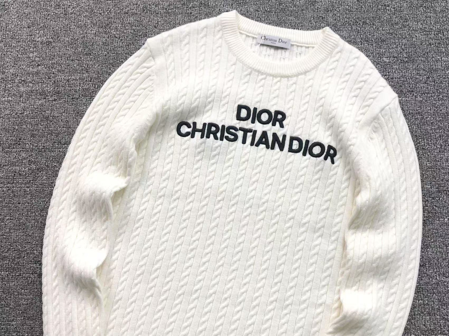 D - SWEATER