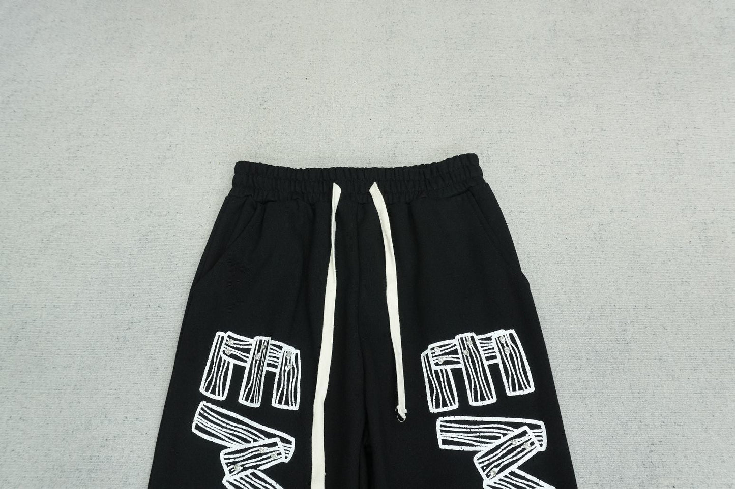 M - SWEATPANTS