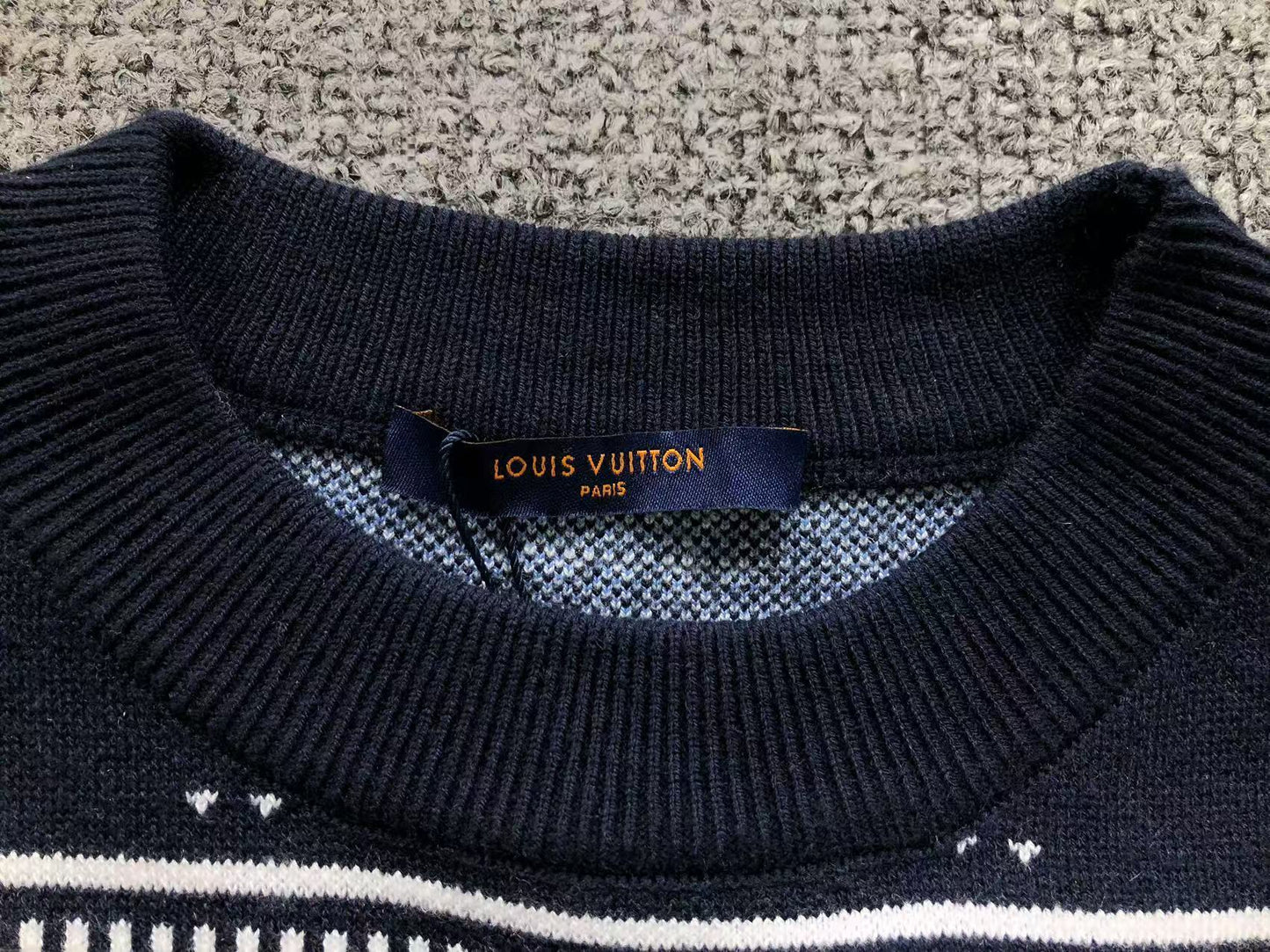 L - SWEATER