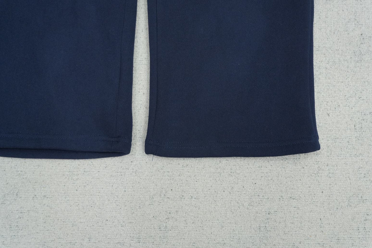 B - SWEATPANTS