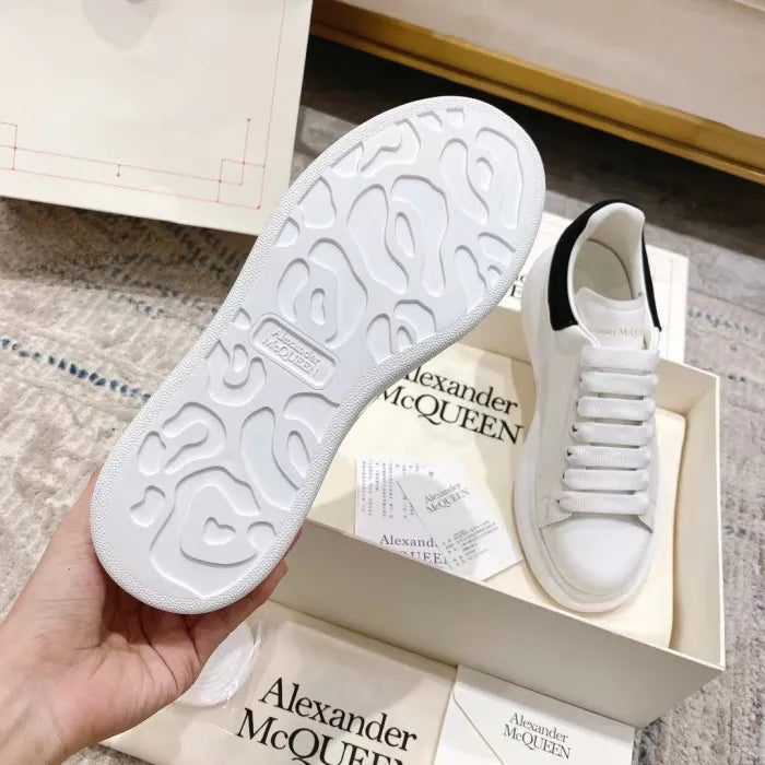 A - SNEAKERS