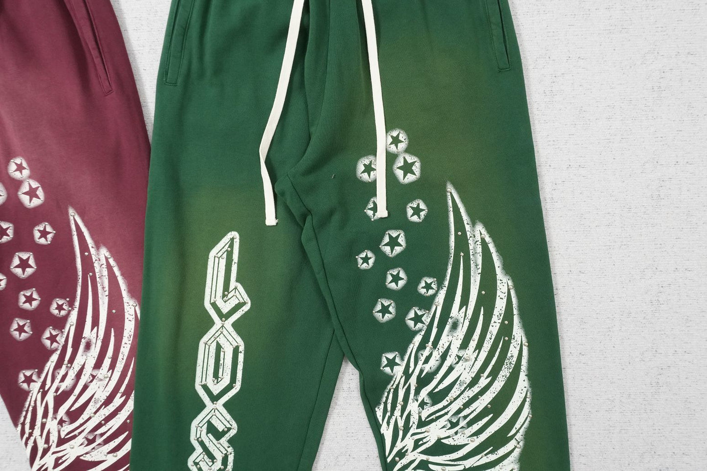 L - SWEATPANTS