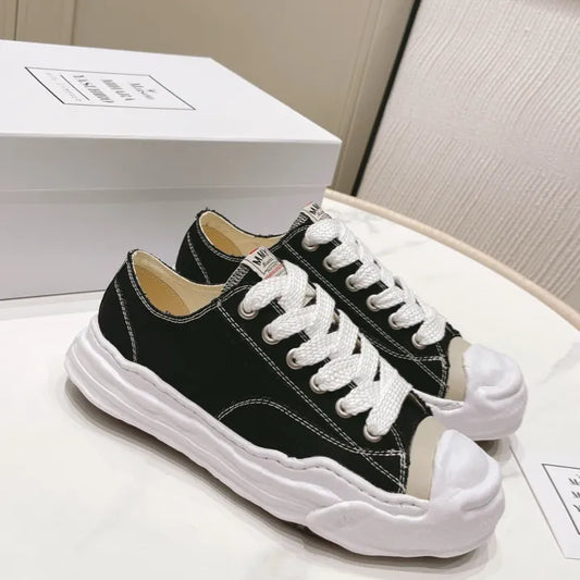 A - SNEAKERS