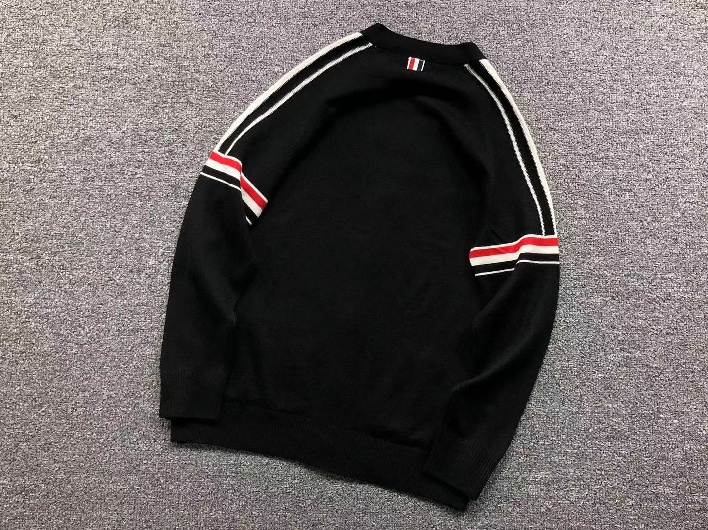 T - SWEATER