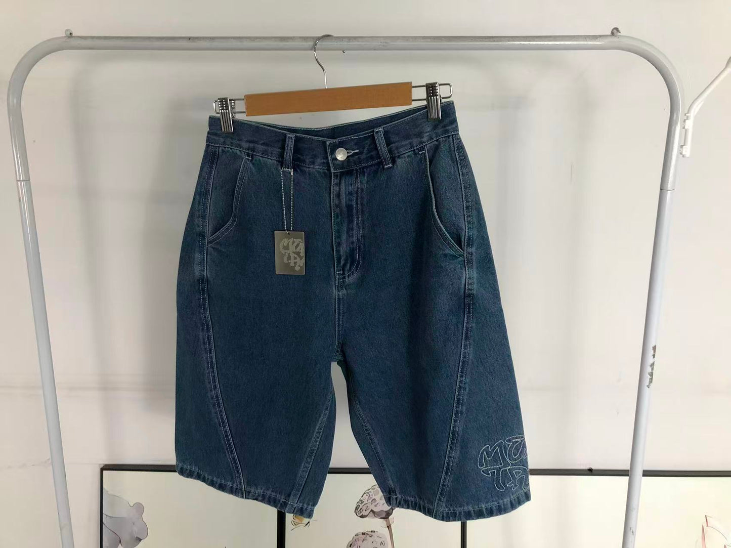 M - SHORTS