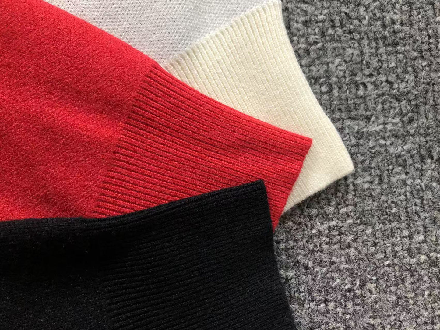 W - SWEATER