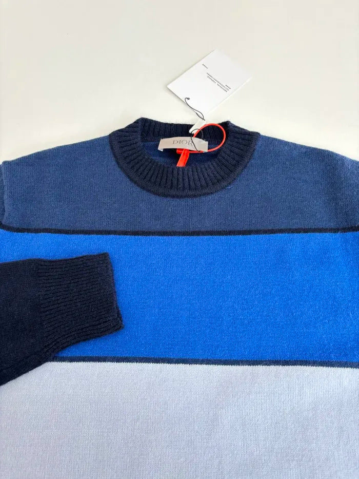 D - SWEATER