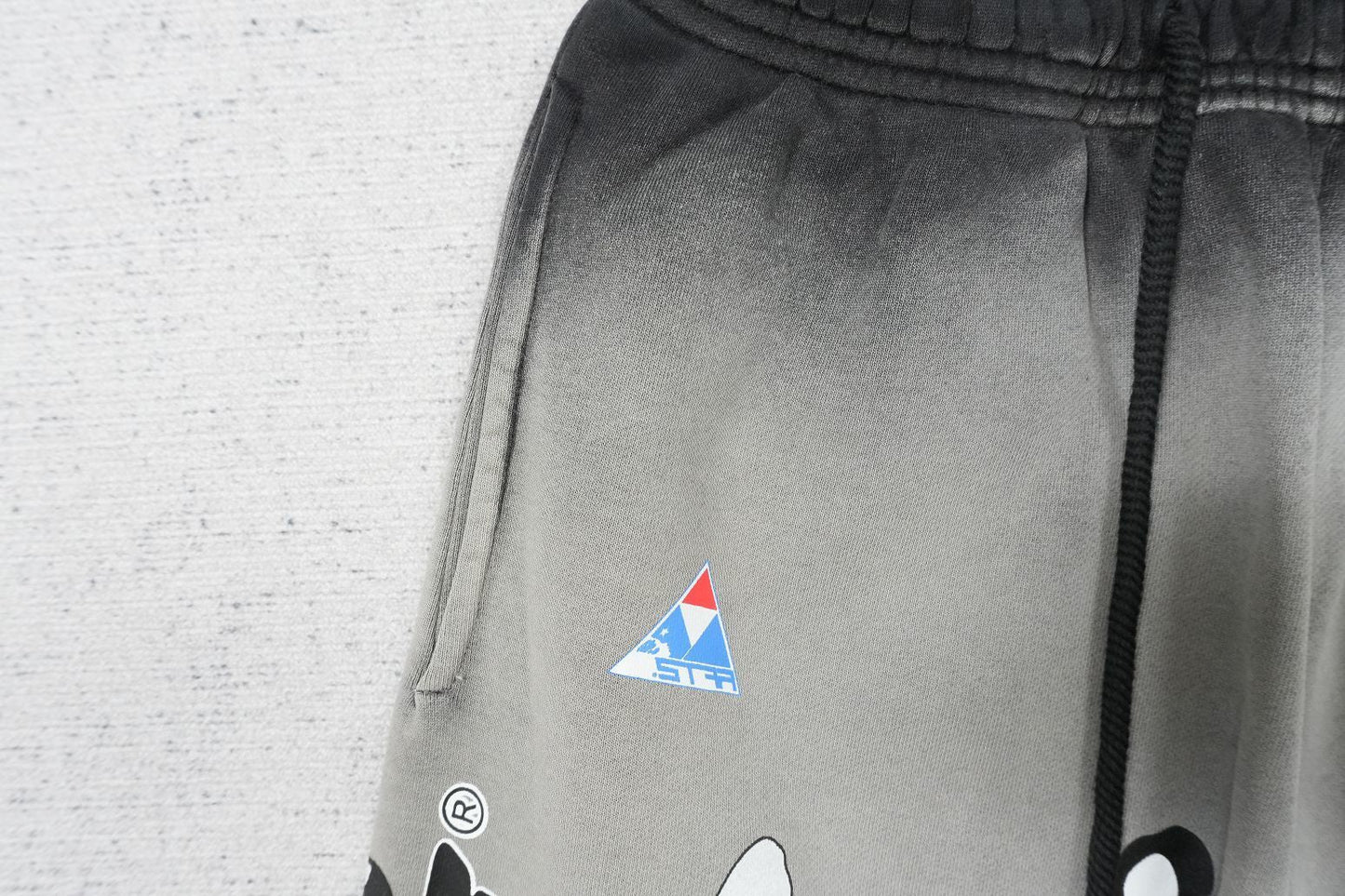 H - SWEATPANTS