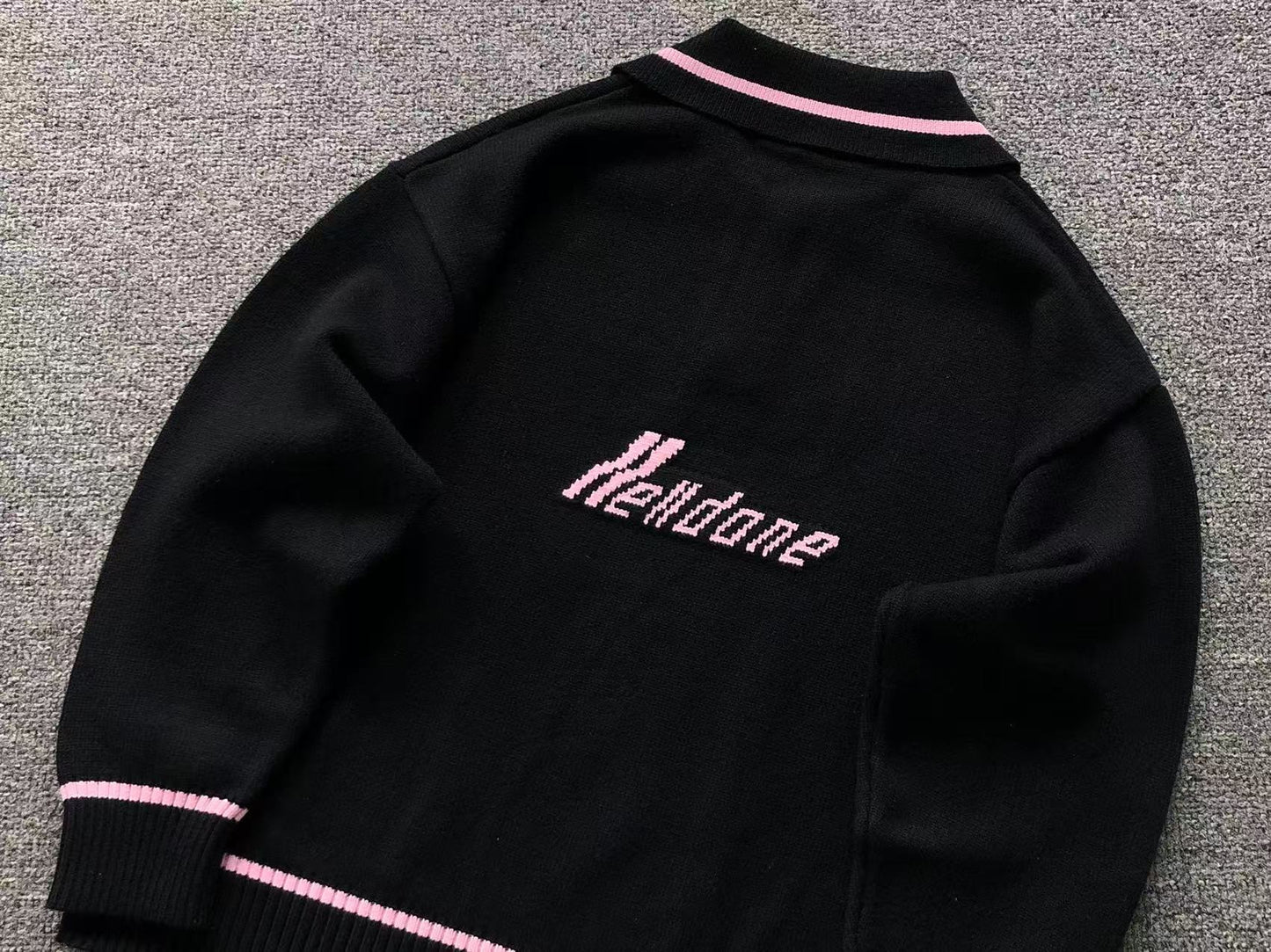 W - SWEATER