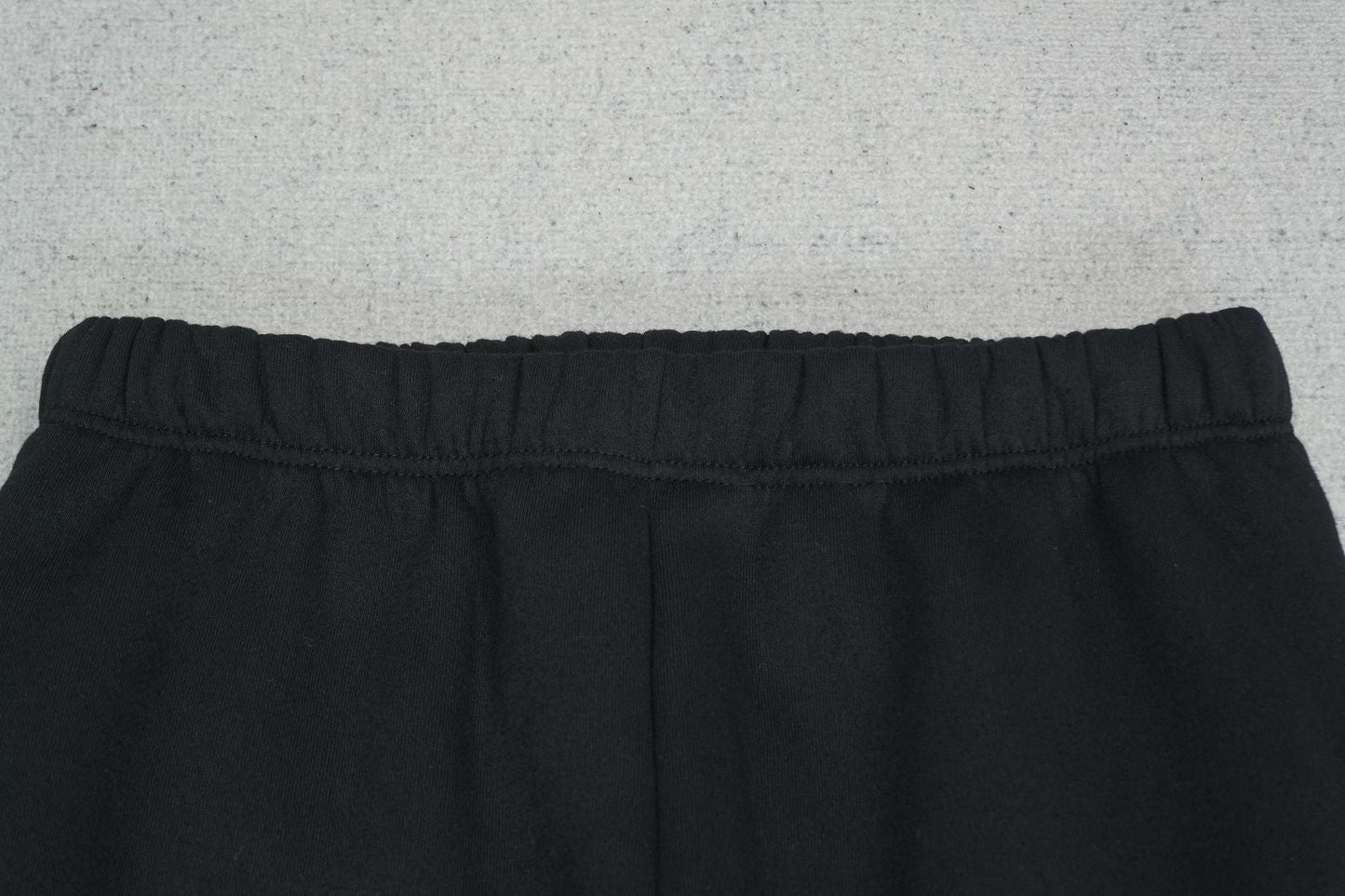 S - SWEATPANTS