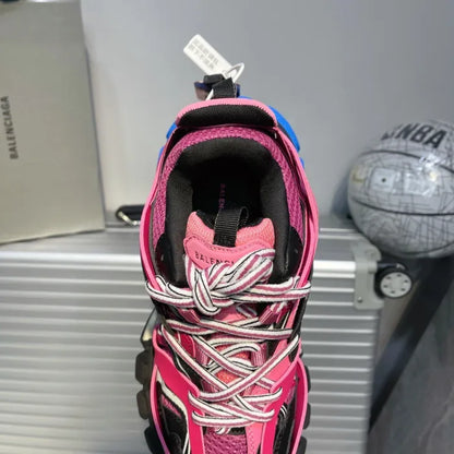 B - SNEAKERS